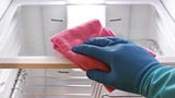 5 bước khử sạch mùi hôi và vết bẩn trong tủ lạnh sau Tết