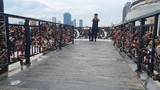 Những ổ khóa “huyền thoại” trên cây cầu đặc biệt nhất Đà thành