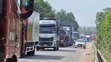 Quảng Nam: Xe tải va chạm trên cầu, Quốc lộ 14B tắc cứng