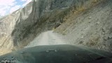 Video: Kinh hoàng khoảnh khắc xe Jeep hỏng phanh, lăn xuống triền núi