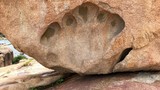 Nơi nào ở Nha Trang có dấu tay khổng lồ in trên đá?