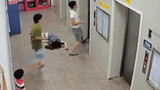 Video: Say rượu, người đàn ông khiến thang máy chung cư 'chết cứng'