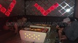 5 tiếp viên thoát y ở phòng karaoke