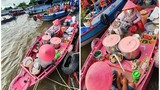 “Cưng xỉu” chiếc ghe full màu hồng nổi bật ở chợ nổi Cái Răng