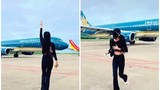 Múa may khi máy bay đang lăn bánh, TikToker khiến netizen phẫn nộ