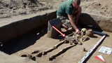 Khai quật mộ cổ gần 2.200 năm tuổi, chuyên gia bất ngờ tìm thấy