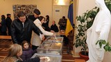 Đảng Thủ tướng Ukraine bất ngờ dẫn đầu cuộc bầu cử