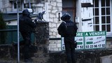  Hai nghi can vụ xả súng ở Pháp đang giam giữ con tin