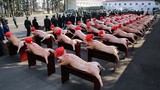 Lính Trung Quốc tưng bừng nhận quà đón Tết Nguyên đán 2015 