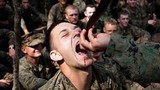 Lính thủy đánh bộ Mỹ uống máu rắn tập luyện trên thao trường