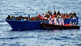 Lật thuyền chở dân di cư, 700 người có thể đã chết