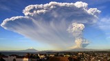 Chile: Núi lửa thức giấc, xả khói mù mịt