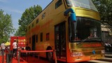 Xe buýt hai tầng dát vàng náo loạn đường phố Trung Quốc