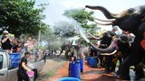 Tưng bừng lễ hội té nước ở Đông Nam Á