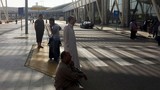 Thân nhân mỏi mòn chờ tin hành khách máy bay Ai Cập mất tích 