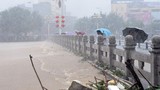 Chùm ảnh bão đổ bộ Trung Quốc trước khi về Việt Nam