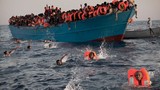 Khoảnh khắc cứu hàng nghìn người di cư trên Địa Trung Hải