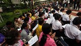 Hàng nghìn dân đổ về Bangkok cầu nguyện cho vua Thái Lan