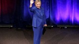 Ảnh: Bà Hillary Clinton buồn bã trong lần tái xuất