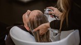 Video: Thợ cắt tóc sẽ bị phạt tiền nếu gội đầu 2 lần cho khách