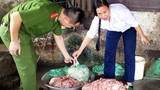 “Bắt quả tang” lò sản xuất mỡ bẩn ở Hà Nội