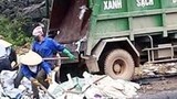Xe rác kéo cả đoàn phá đường, "dọa" dân ở Thanh Hóa