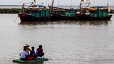 Mùa hè “đoàn viên” của các gia đình ngư dân trên cảng cá Ngọc Hải