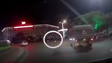 Video: Xe máy lao thẳng vào vòng xoay sau va chạm bất ngờ