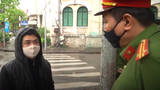 Video: Người dân nói lý do ra đường khi bị cảnh sát kiểm tra