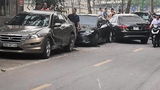 Video:Quý bà 60 tuổi lái Mercedes tông hàng loạt xe trên đường Hà Nội