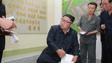 Nhà lãnh đạo Triều Tiên lấm lem vì lăn lộn “vi hành” các nhà máy