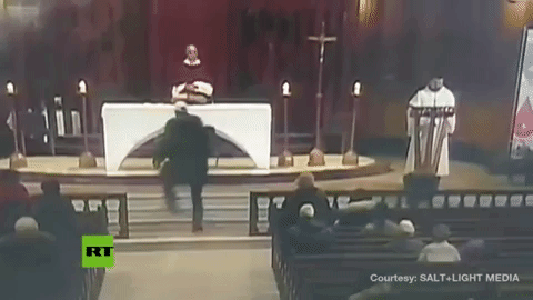 Video: Linh mục bị đâm dao tại nhà thờ lớn nhất Canada