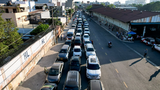 Hàng trăm ôtô tiếp tục xếp hàng chờ đăng kiểm ở TP.HCM