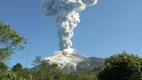 Núi lửa “Ngày tận thế” bất ngờ thức giấc, chuyên gia cảnh báo gì? 