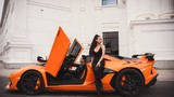 Quang Hà lái Lamborghini 70 tỷ chở nữ CEO nóng bỏng du xuân
