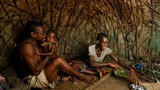 Bộ tộc 'người lùn' ở châu Phi 8 tuổi đã trưởng thành