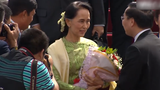 Video: Chuyên cơ chở bà Aung San Suu Kyi đến Đà Nẵng dự đối thoại APEC