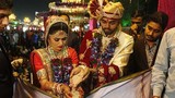Tỉ phú kim cương Ấn Độ làm đám cưới cho 250 cô dâu
