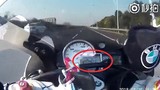 Video: Thanh niên phóng xe máy tốc độ 300 km/giờ trên cao tốc