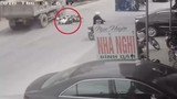 Video: Khoảnh khắc tài xế bẻ lái tránh 2 cô gái ngã xe máy rồi lật nhào