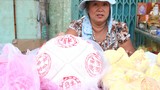 Dạo phố người Hoa mua đồ cúng Tết Thanh Minh