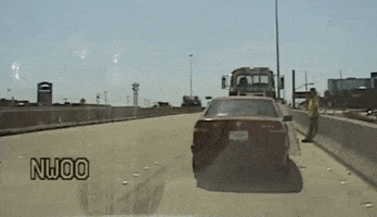 Video: Chiếc SUV mất lái trên cao tốc, nhân viên cảnh sát may mắn thoát nạn 
