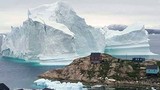 Băng trôi 11 triệu tấn "ghé chơi", cả ngôi làng ở Greenland nín thở