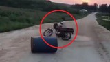 Video: Pha drift xe máy hài không tưởng khiến dân mạng cười “đứt ruột“