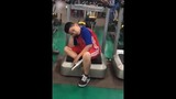 Video: Đang buồn ngủ mà phụ huynh lại "đẩy" đi tập gym