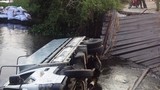 Đi theo chỉ dẫn của Google Maps, tài xế xe tải bị rơi xuống sông