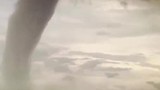 Video: Kinh hãi nhìn vòi rồng kép xuất hiện trên vùng biển miền Trung