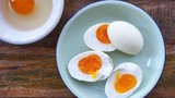 Video: Cách làm trứng vịt muối đơn giản, tuyệt ngon tại nhà