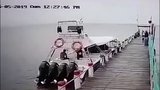 Video: Khoảnh khắc kinh hoàng du thuyền nổ tung, hất văng người ra biển