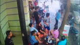 Video: Chủ nhà nghỉ ở Sầm Sơn bị nhóm thanh niên đâm chém trọng thương
